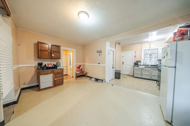 570-572 Dickinson St, Springfield, MA 01108