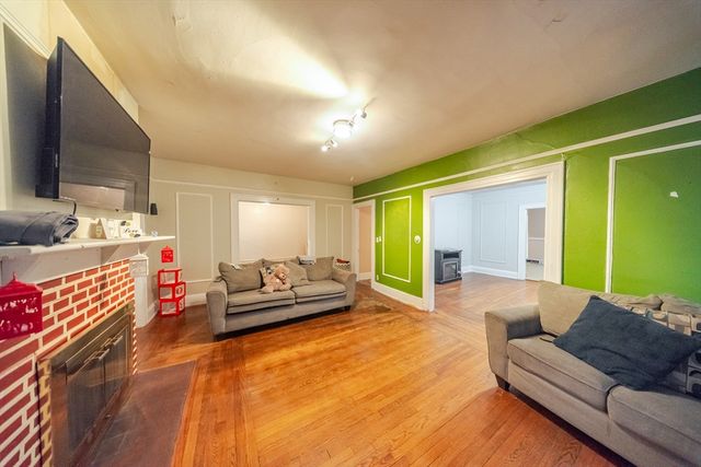570-572 Dickinson St, Springfield, MA 01108