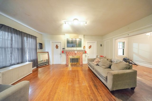 570-572 Dickinson St, Springfield, MA 01108