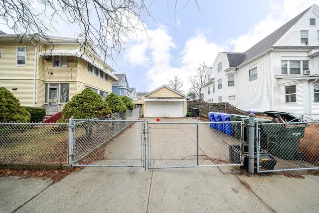 570-572 Dickinson St, Springfield, MA 01108