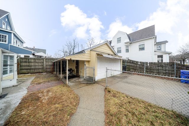 570-572 Dickinson St, Springfield, MA 01108