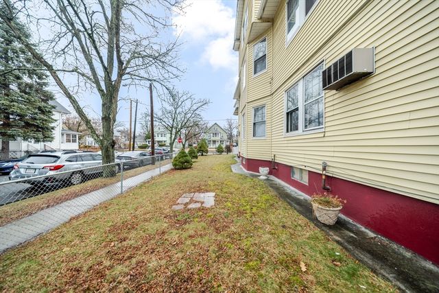 570-572 Dickinson St, Springfield, MA 01108
