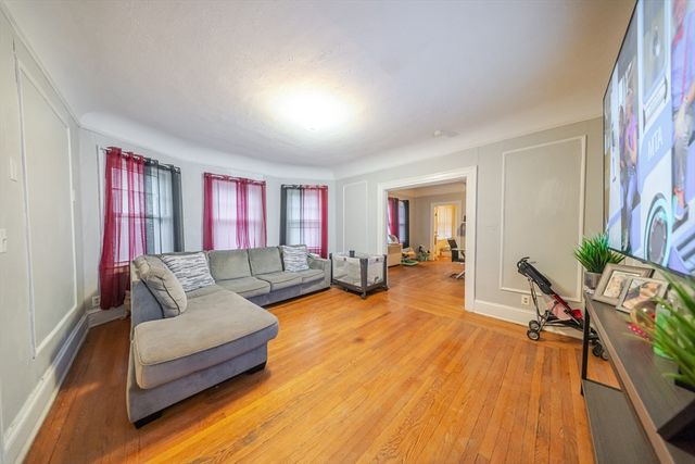 570-572 Dickinson St, Springfield, MA 01108
