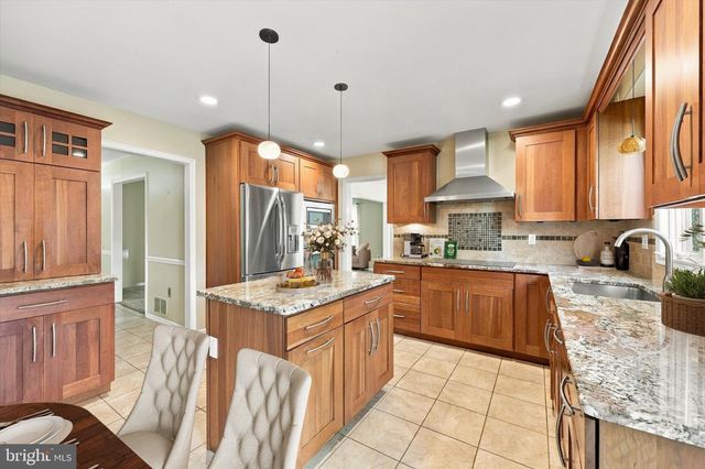 1236 LEXINGTON DR, Yardley, PA 19067