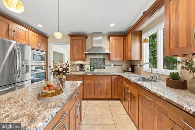 1236 LEXINGTON DR, Yardley, PA 19067