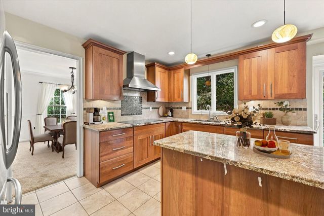 1236 LEXINGTON DR, Yardley, PA 19067