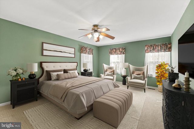 1236 LEXINGTON DR, Yardley, PA 19067