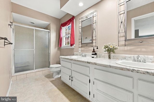 1236 LEXINGTON DR, Yardley, PA 19067