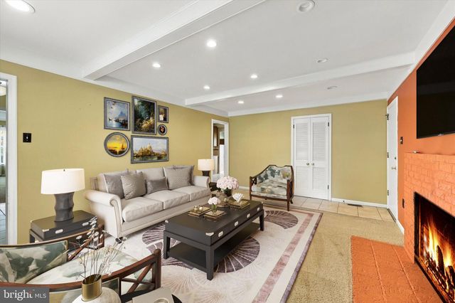 1236 LEXINGTON DR, Yardley, PA 19067