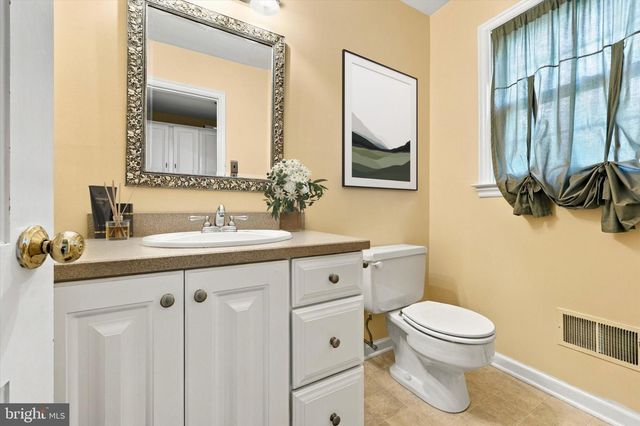 1236 LEXINGTON DR, Yardley, PA 19067