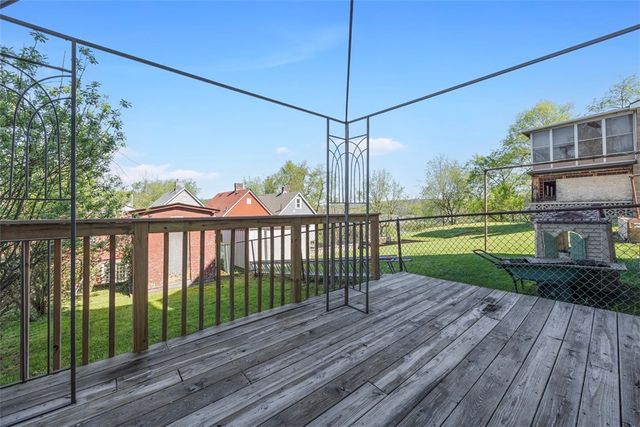 5611 Wickliff St, Lawrenceville, PA 15201