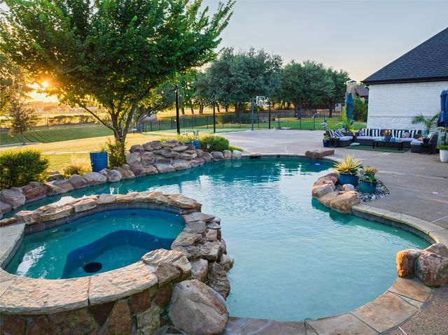 250 Whistling Duck Lane, Double Oak, TX 75077