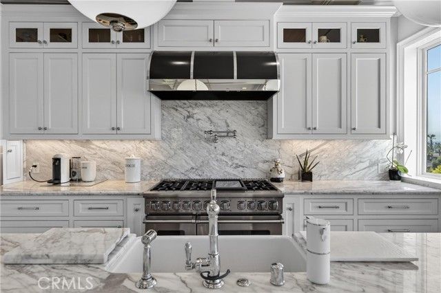 405 Blumont Street, Laguna Beach, CA 92651