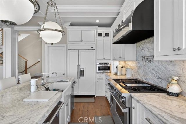 405 Blumont Street, Laguna Beach, CA 92651