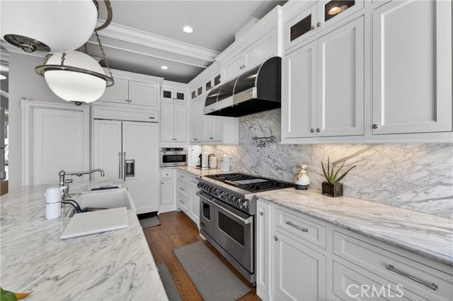 405 Blumont Street, Laguna Beach, CA 92651