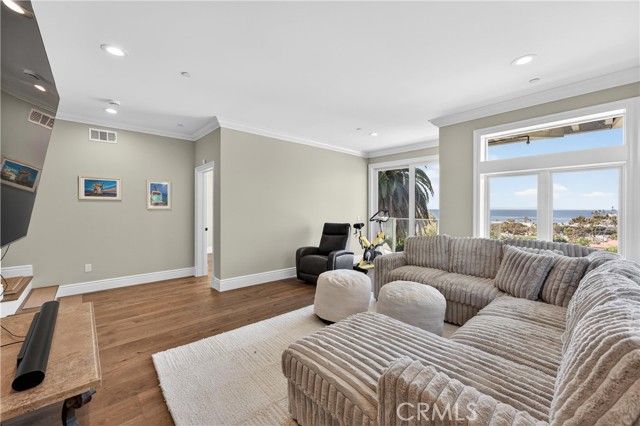 405 Blumont Street, Laguna Beach, CA 92651