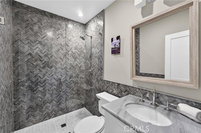 405 Blumont Street, Laguna Beach, CA 92651