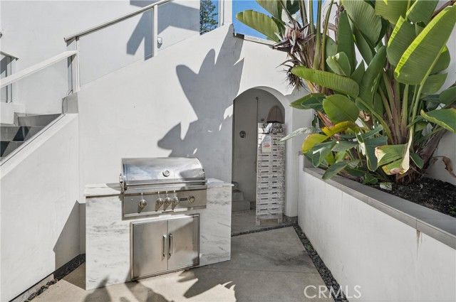 405 Blumont Street, Laguna Beach, CA 92651