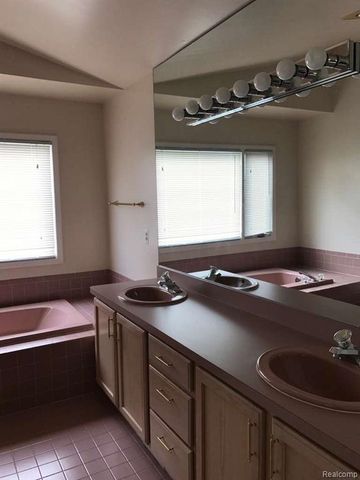 7782 Watford Drive, West Bloomfield, MI 48322