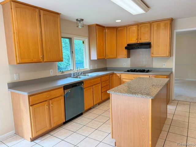 7782 Watford Drive, West Bloomfield, MI 48322