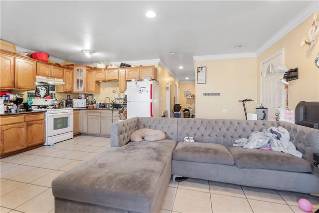 9207 S Central, Los Angeles, CA 90002