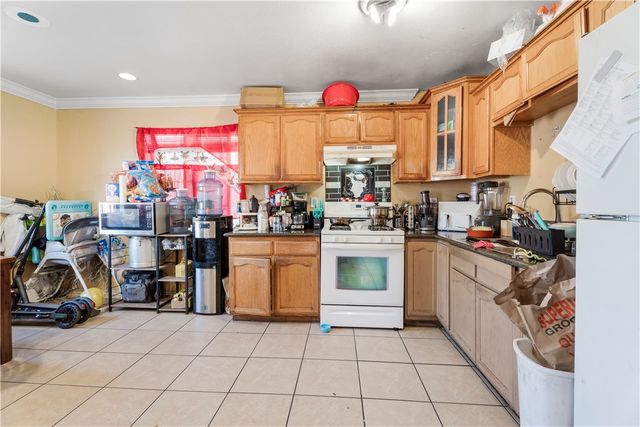 9207 S Central, Los Angeles, CA 90002