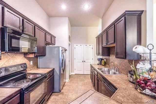 453 Christopher Dr, Houma, LA 70364