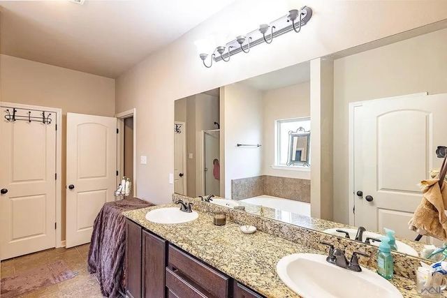 453 Christopher Dr, Houma, LA 70364