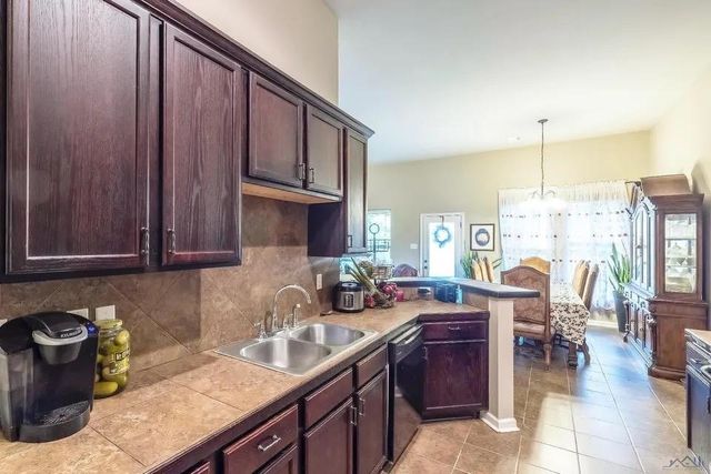 453 Christopher Dr, Houma, LA 70364