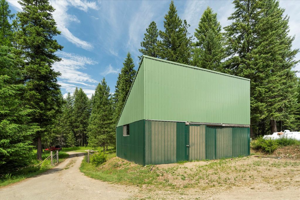 Image 9 of property listing at 90 Ocallahan Lane, Trout Creek, MT 59874