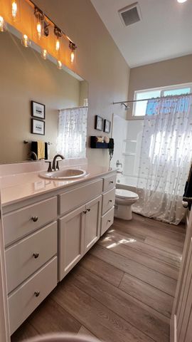 1034 Meadowlands Dr, Oakdale, CA 95361