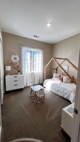 1034 Meadowlands Dr, Oakdale, CA 95361