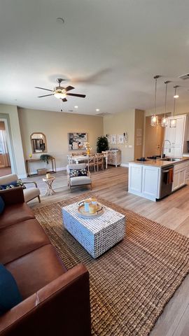 1034 Meadowlands Dr, Oakdale, CA 95361