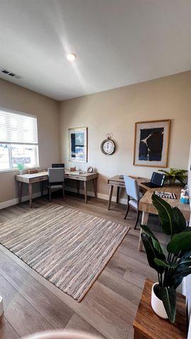 1034 Meadowlands Dr, Oakdale, CA 95361