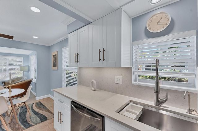 527 SUTTON PLACE, Longboat Key, FL 34228