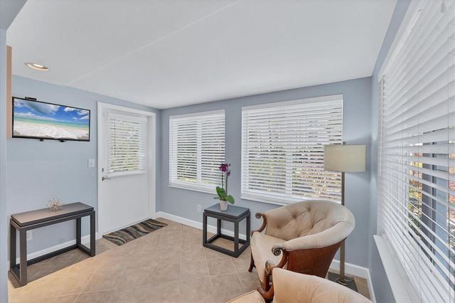 527 SUTTON PLACE, Longboat Key, FL 34228