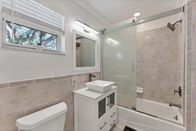 527 SUTTON PLACE, Longboat Key, FL 34228