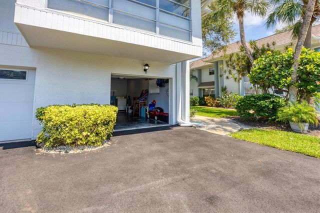 527 SUTTON PLACE, Longboat Key, FL 34228