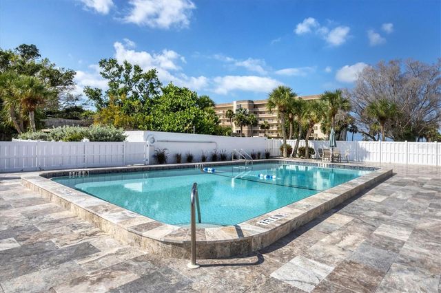 527 SUTTON PLACE, Longboat Key, FL 34228