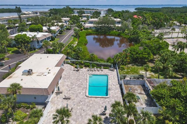 527 SUTTON PLACE, Longboat Key, FL 34228