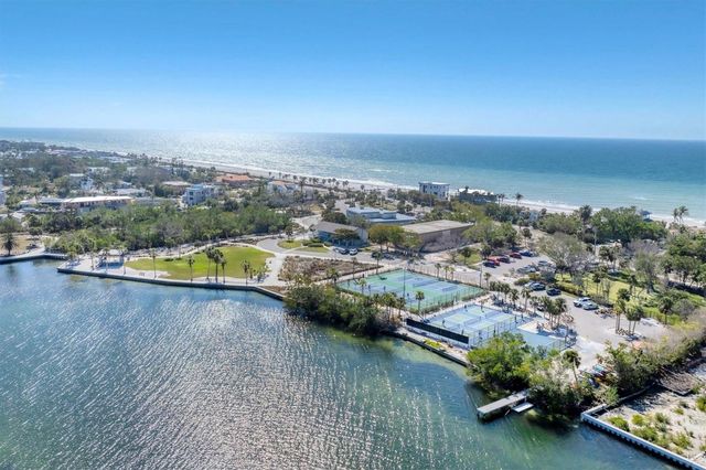 527 SUTTON PLACE, Longboat Key, FL 34228