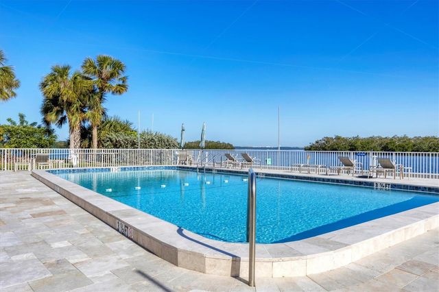 527 SUTTON PLACE, Longboat Key, FL 34228