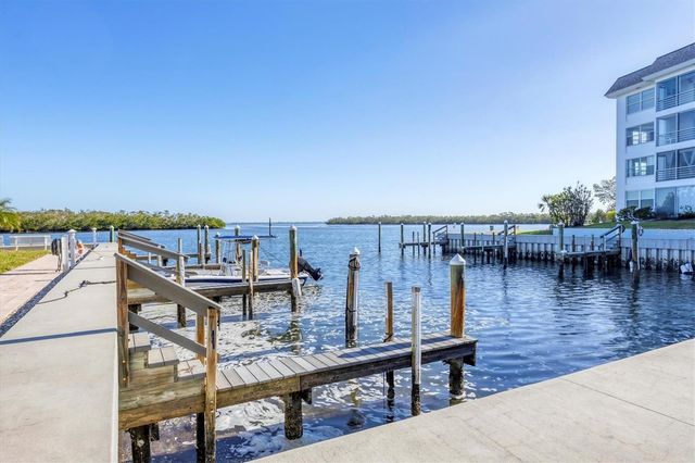 527 SUTTON PLACE, Longboat Key, FL 34228