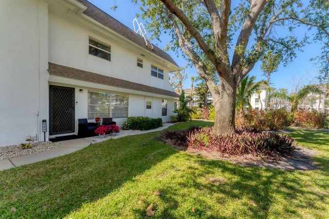 527 SUTTON PLACE, Longboat Key, FL 34228