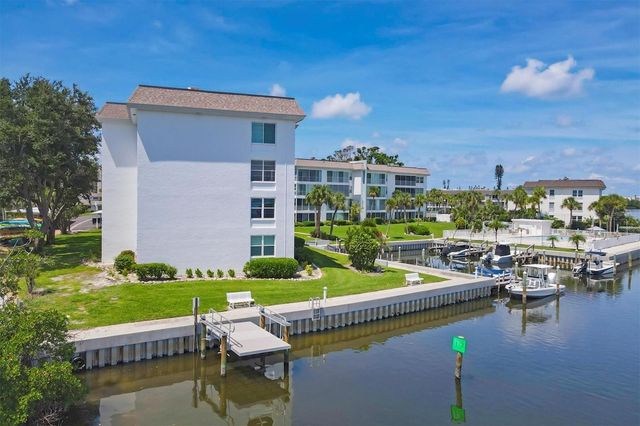 527 SUTTON PLACE, Longboat Key, FL 34228