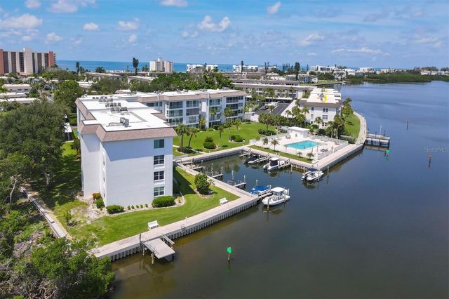 527 SUTTON PLACE, Longboat Key, FL 34228