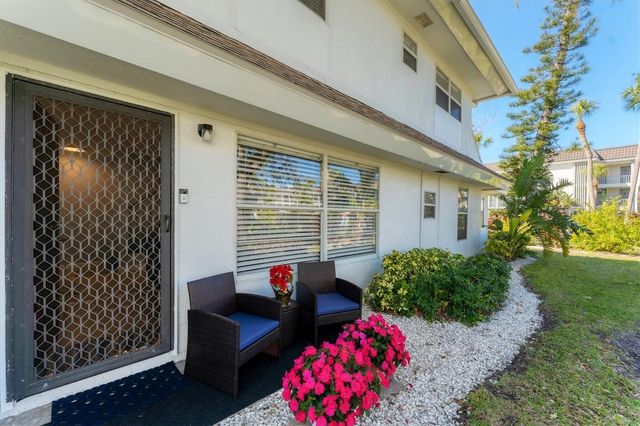 527 SUTTON PLACE, Longboat Key, FL 34228