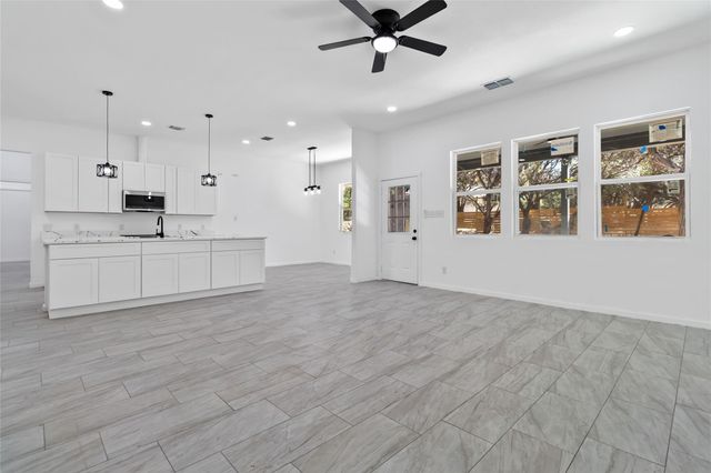 116 Crazy Cross RD, Wimberley, TX 78676