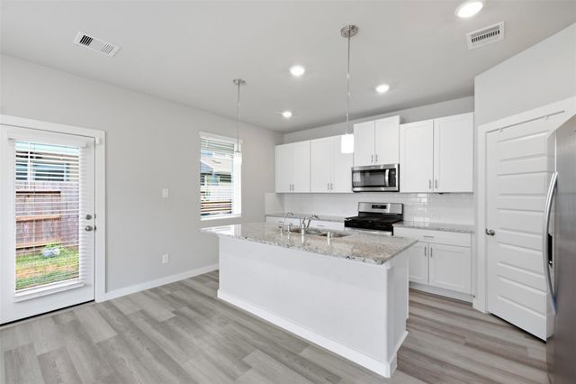 614 Pelican Drive, Kemah, TX 77565