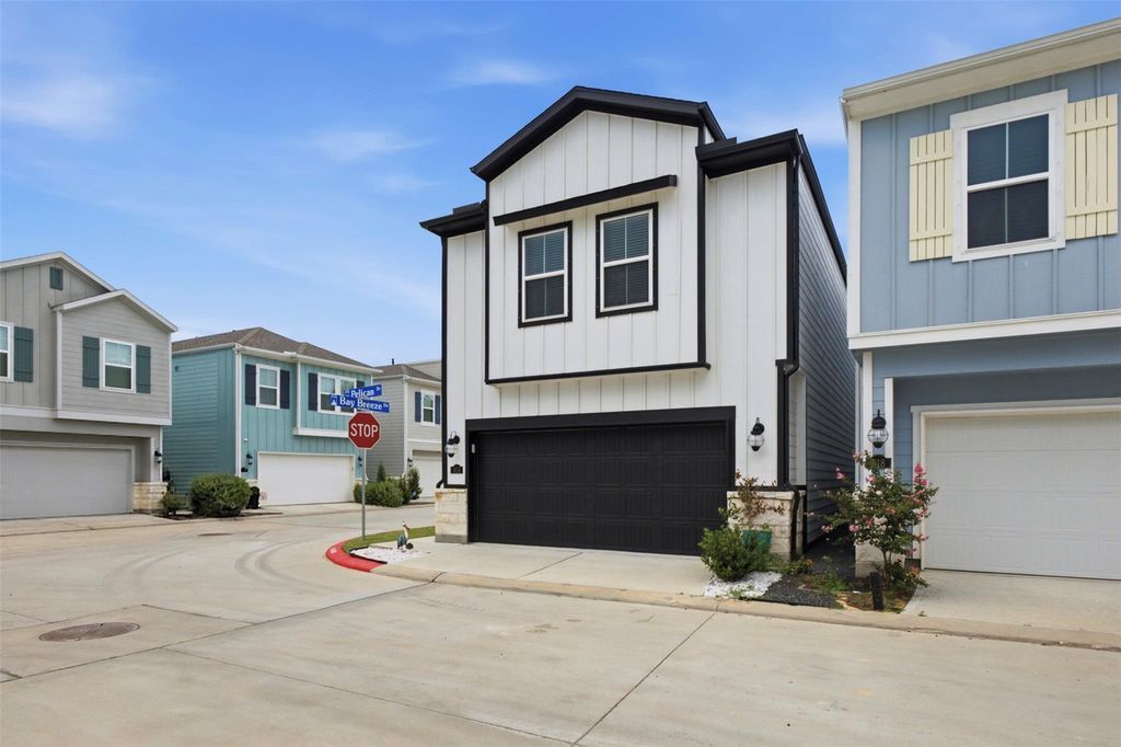 614 Pelican Drive, Kemah, TX 77565